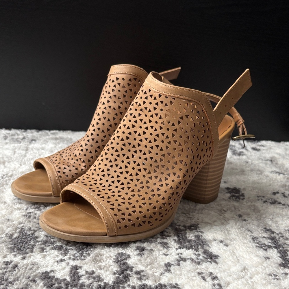 Stylish Tan Women's Heeled Sandals